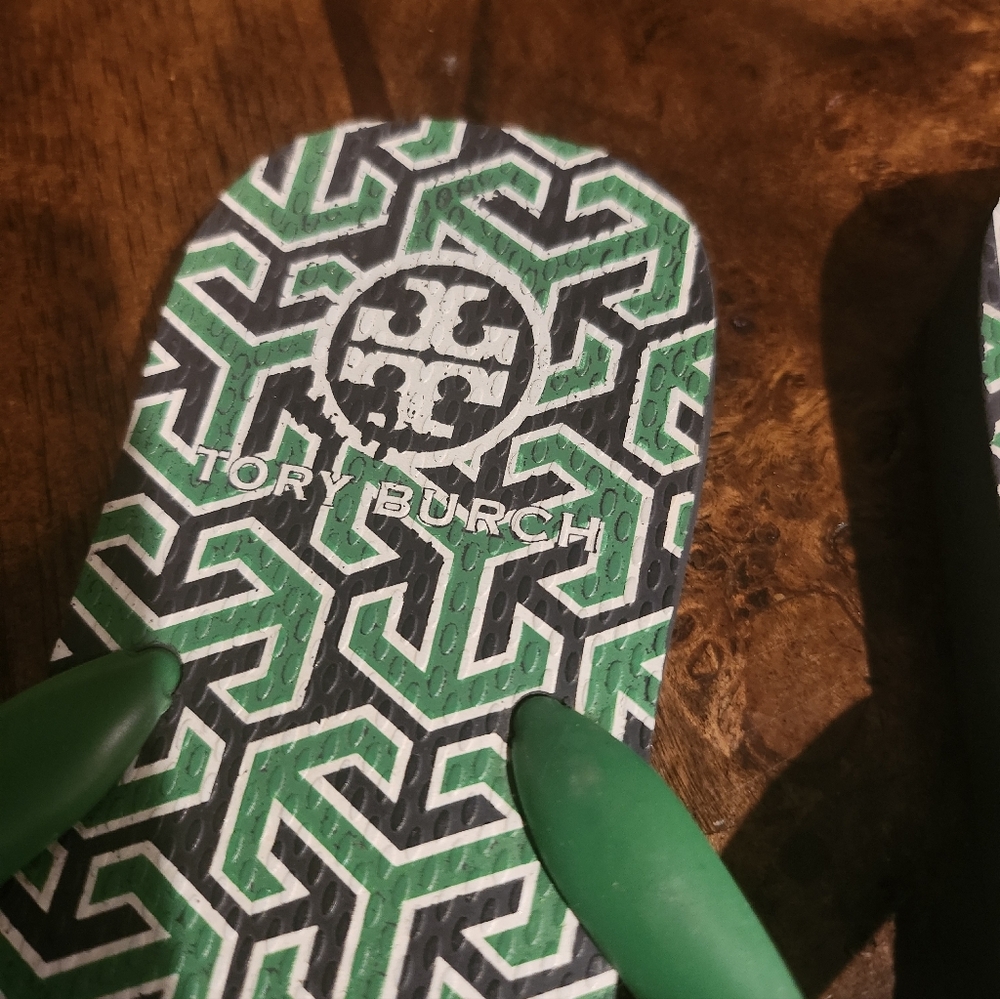 Tory Burch Allover Flip Flop Sandals size 7/8 - Picture 3 of 5
